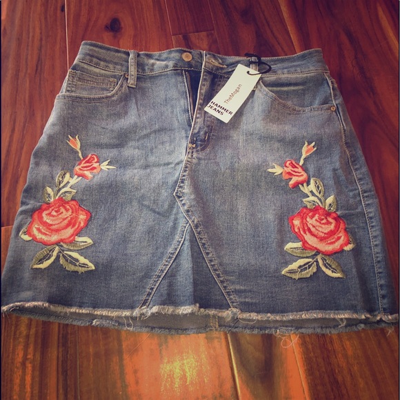 Skirt - Picture 1 of 2